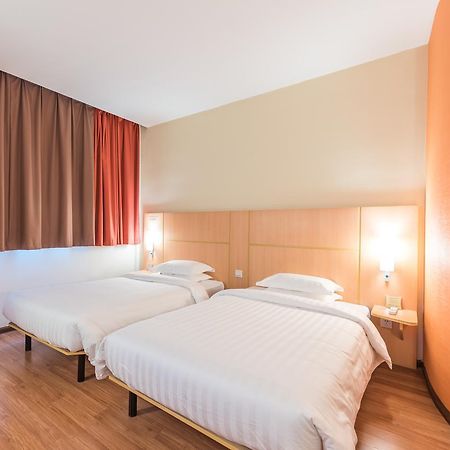 Ibis Shanghai Xujiahui Экстерьер фото