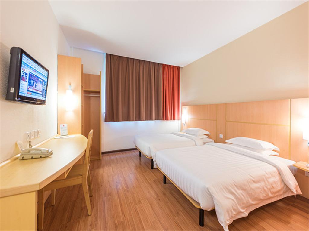 Ibis Shanghai Xujiahui Экстерьер фото
