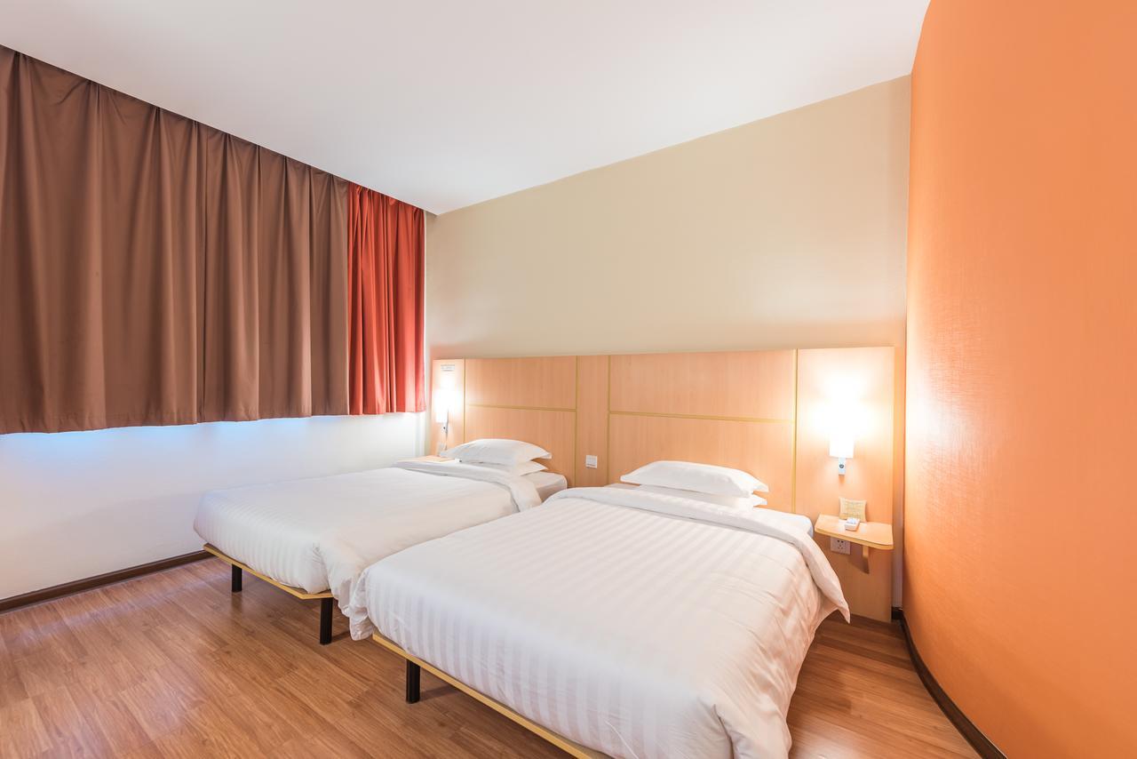 Ibis Shanghai Xujiahui Экстерьер фото