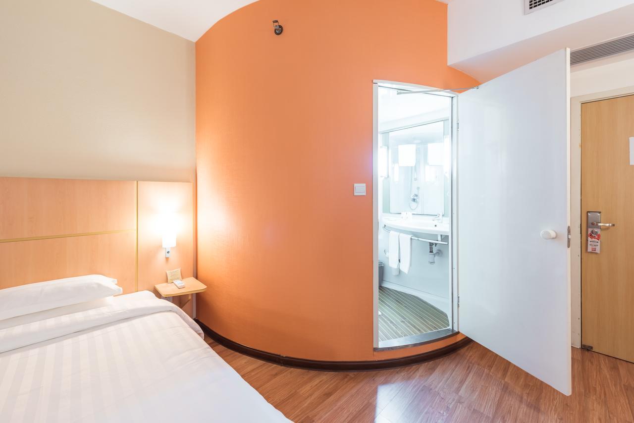 Ibis Shanghai Xujiahui Экстерьер фото