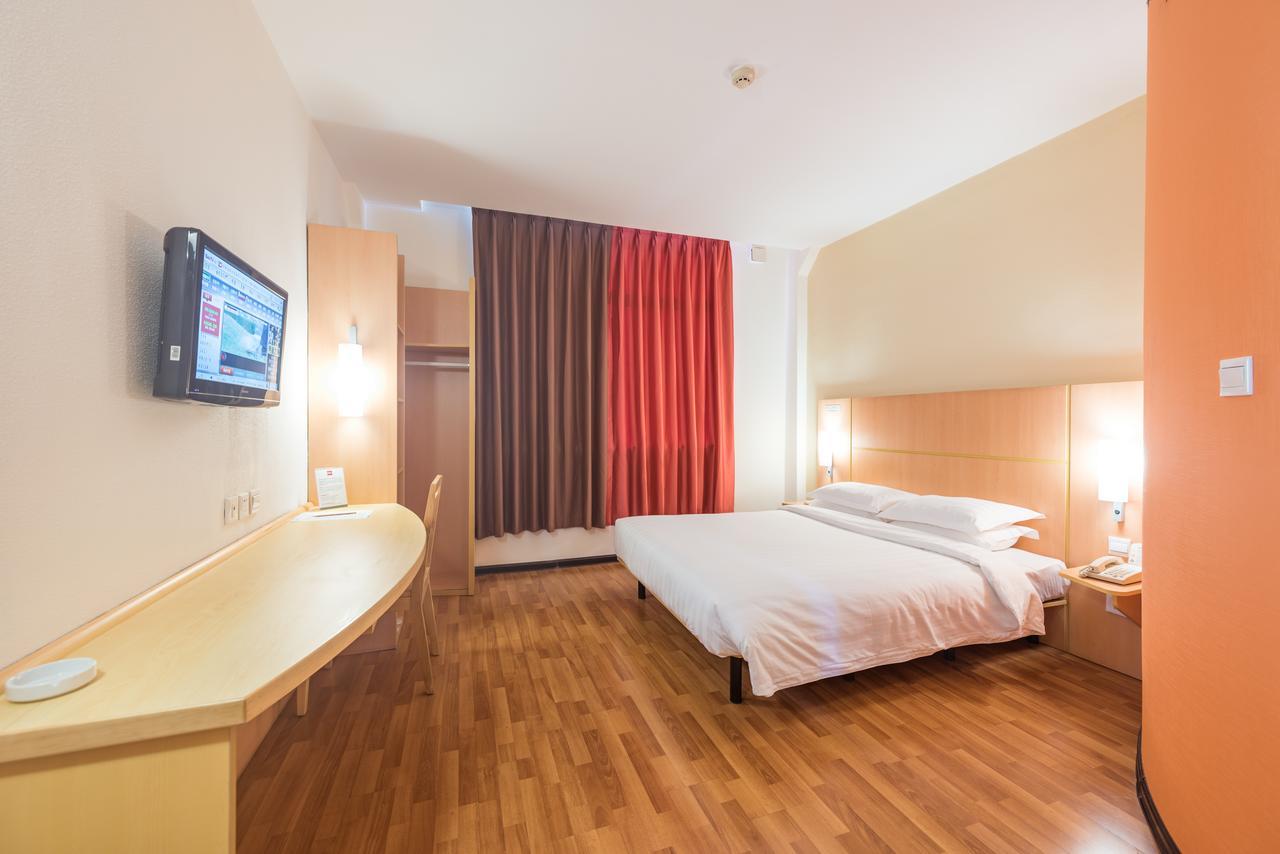 Ibis Shanghai Xujiahui Экстерьер фото