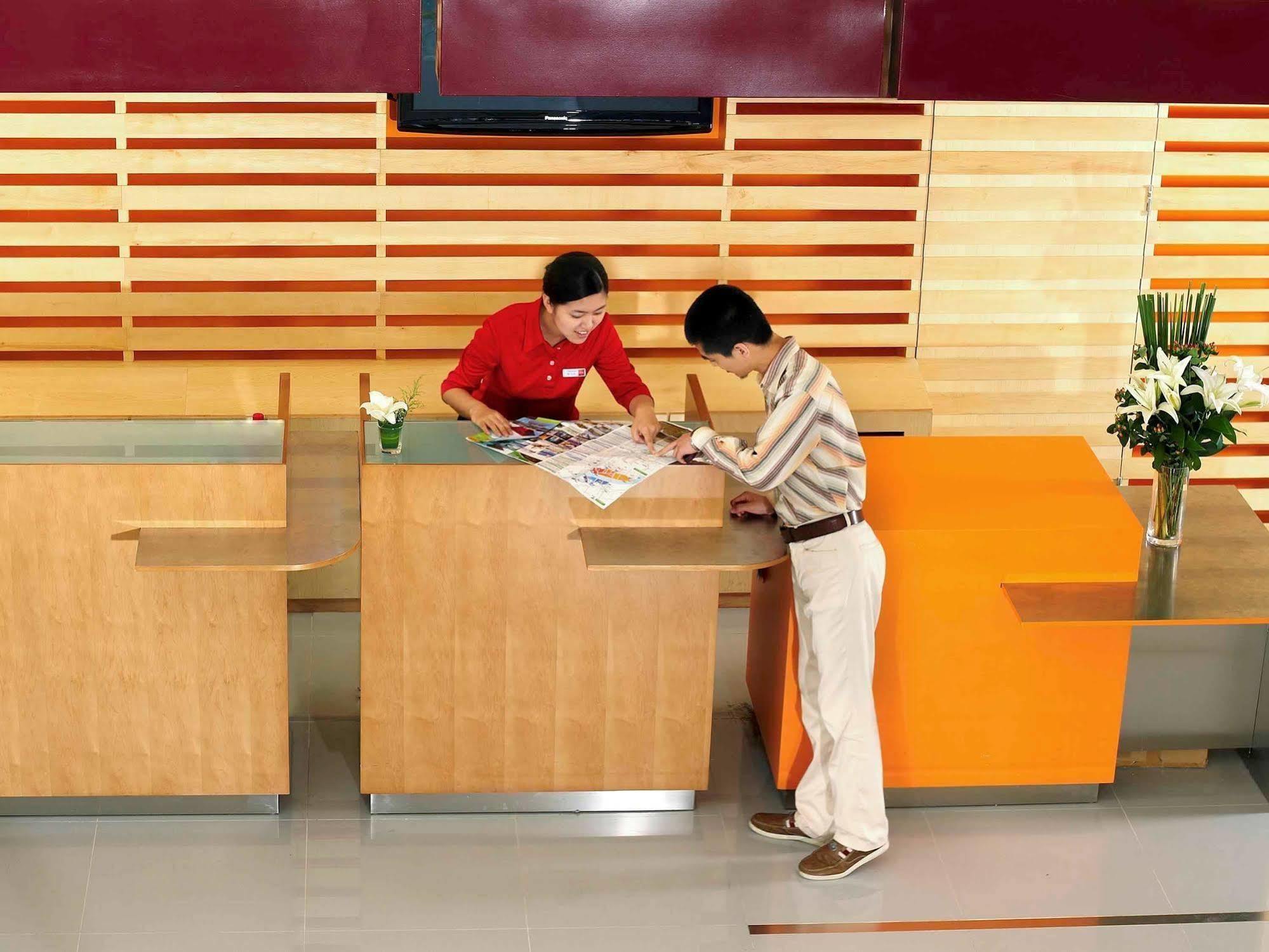 Ibis Shanghai Xujiahui Экстерьер фото