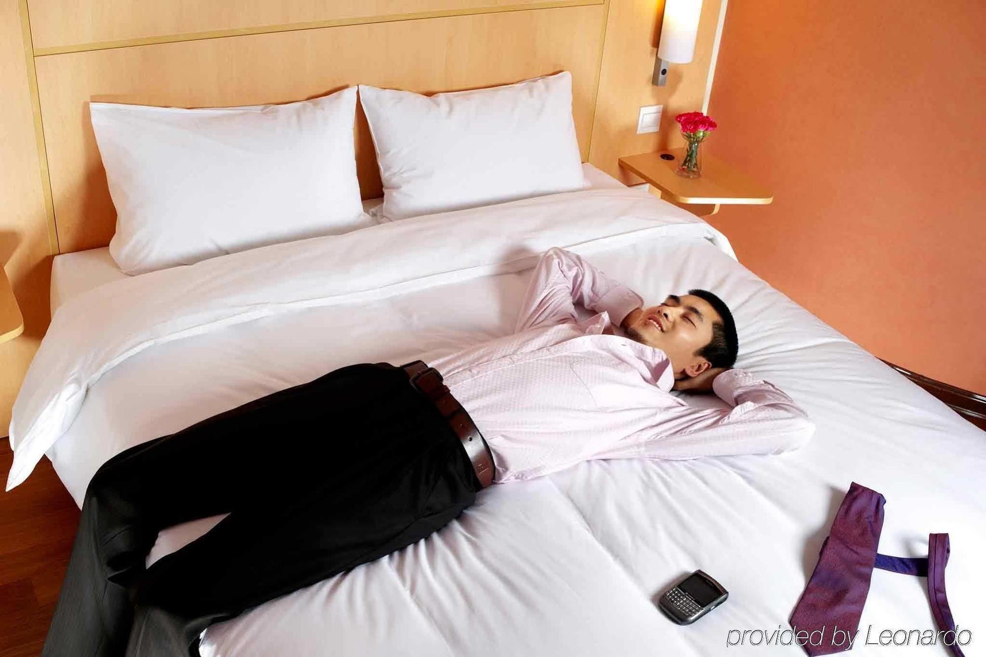 Ibis Shanghai Xujiahui Экстерьер фото
