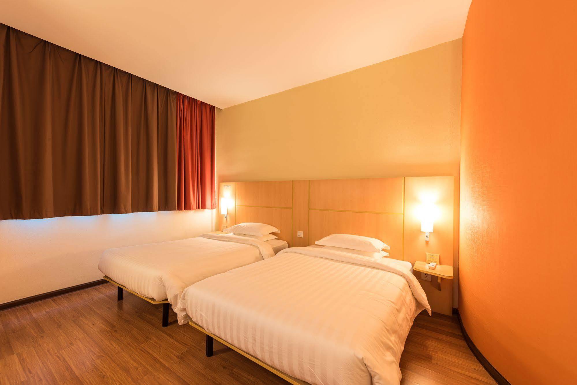 Ibis Shanghai Xujiahui Экстерьер фото