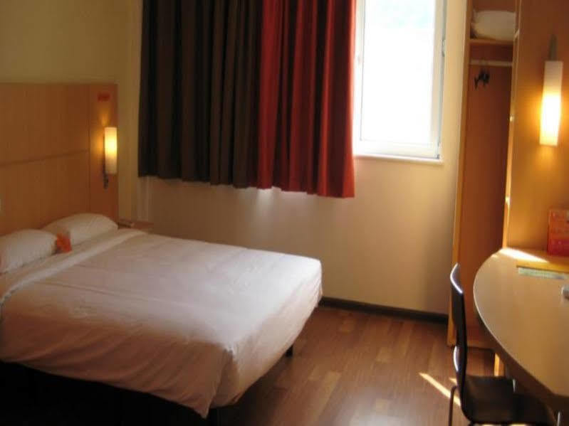 Ibis Shanghai Xujiahui Экстерьер фото