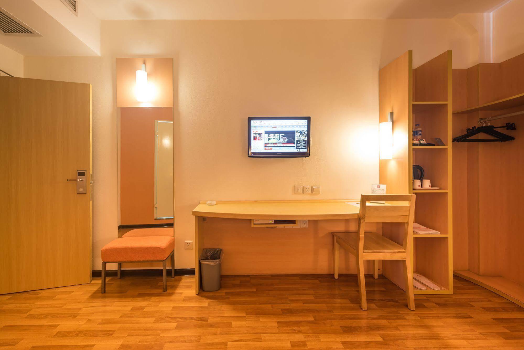 Ibis Shanghai Xujiahui Экстерьер фото