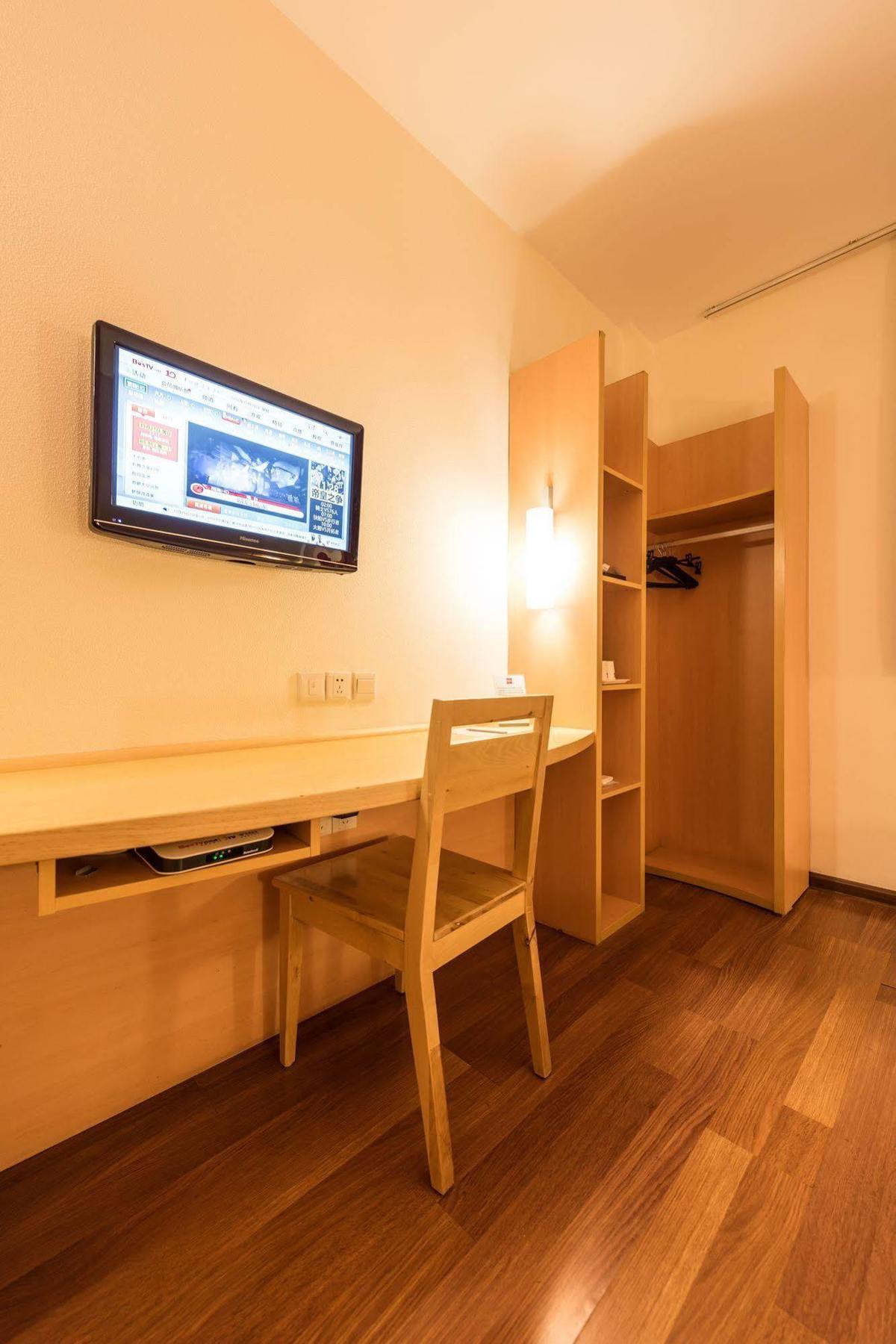 Ibis Shanghai Xujiahui Экстерьер фото