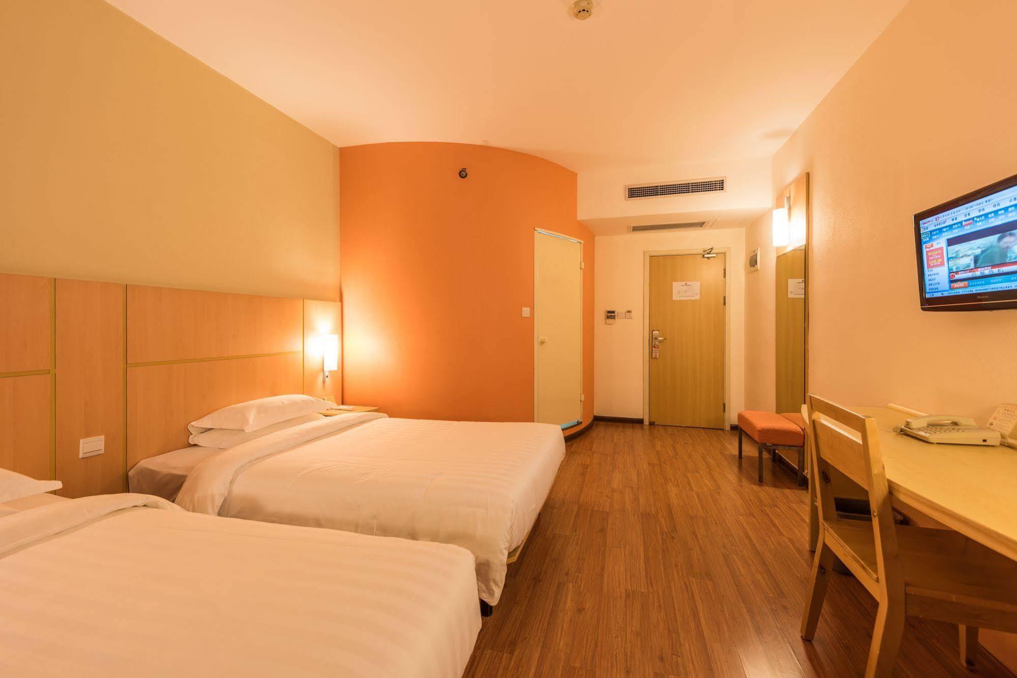 Ibis Shanghai Xujiahui Экстерьер фото