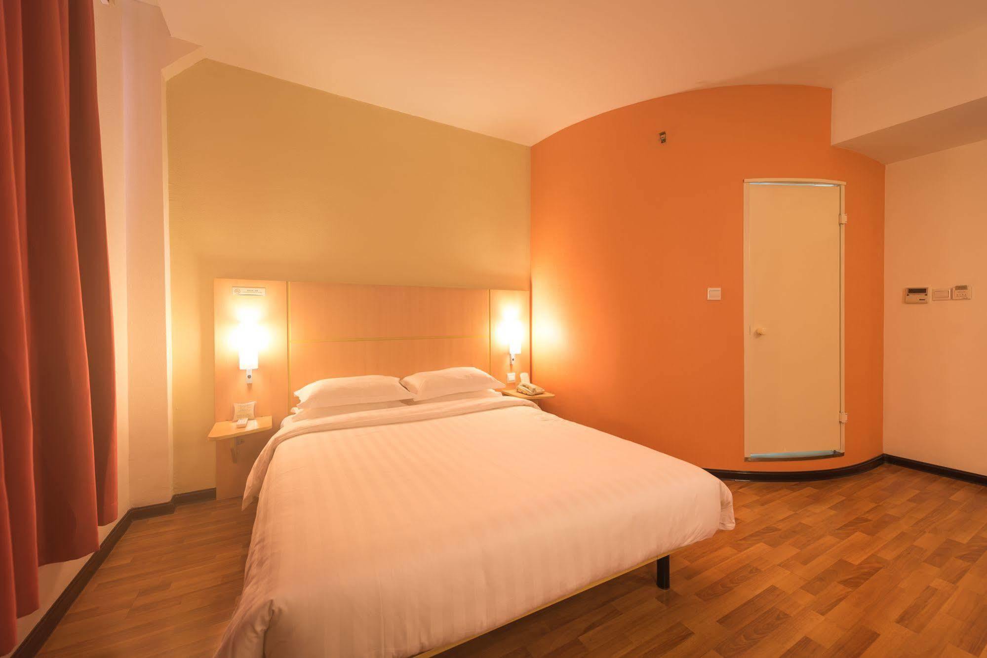Ibis Shanghai Xujiahui Экстерьер фото